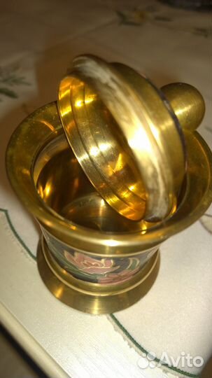 2 декоративные шкатулки с эмалями и перламутром