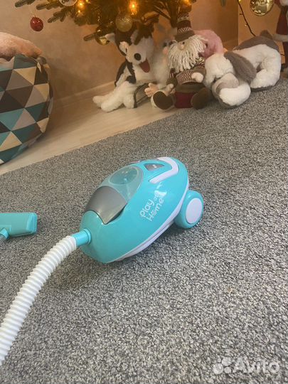 Игрушечный пылесос