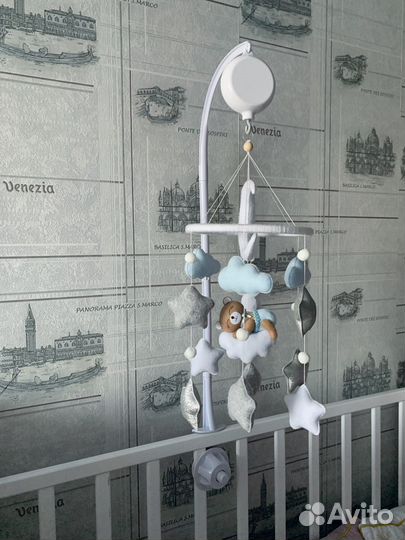 Музыкальный мобиль на кроватку