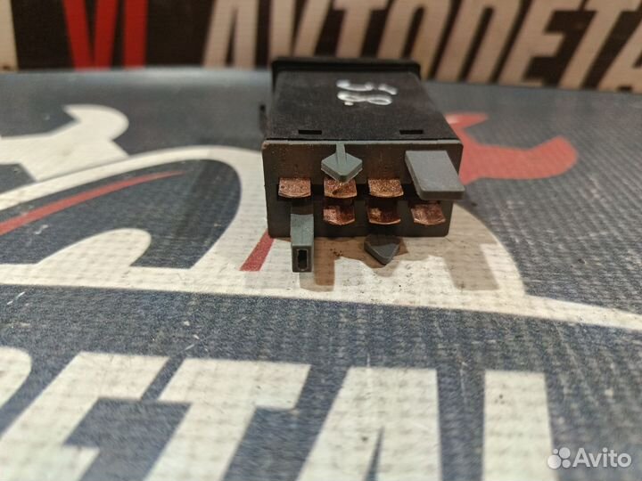 Кнопка аварийки Volkswagen Passat B5