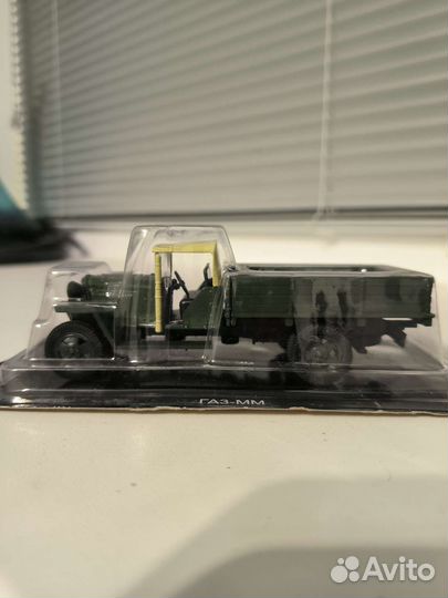 Модель автомобиля 1:43