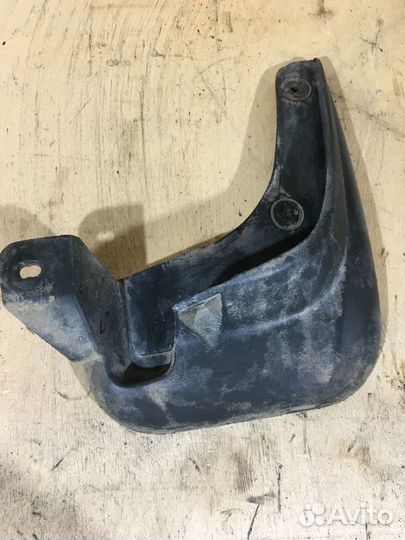 Брызговик передний правый Hyundai Getz