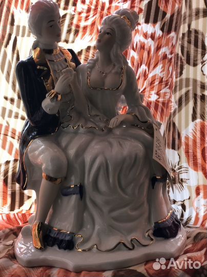 Статуэтка фарфор