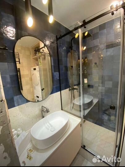 Душевые стеклянные ограждения с установкой