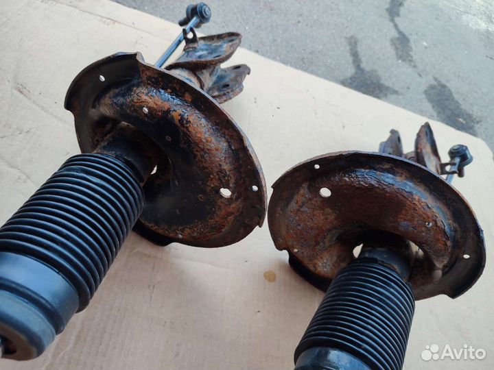 Стойка передняя к-т Hyundai starex H1