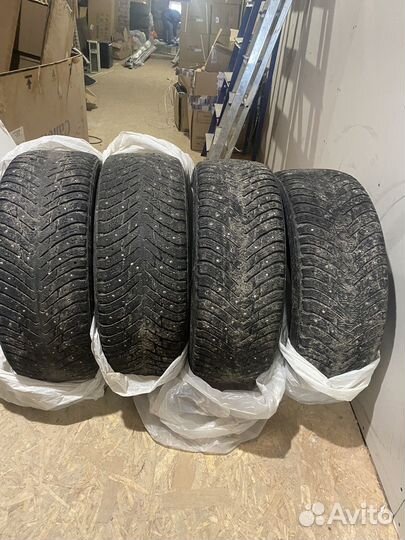 Nokian Tyres Hakkapeliitta 8 215/60 R16 99