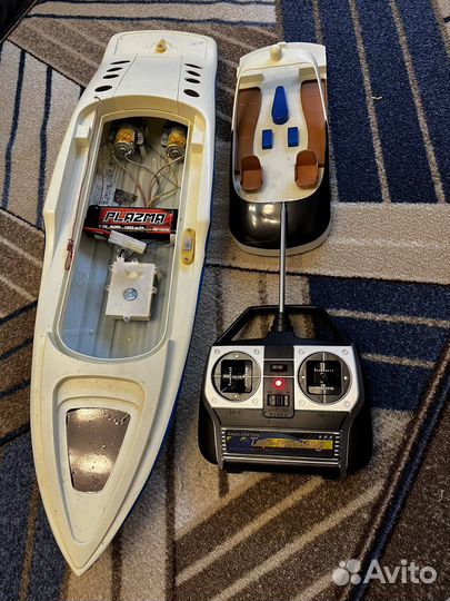 Лодка на пульте управления