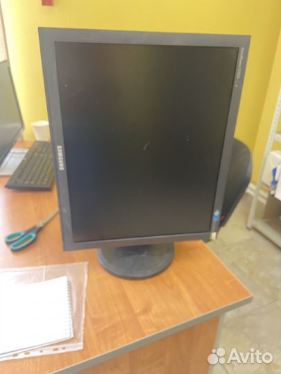 Монитор 19 дюймов