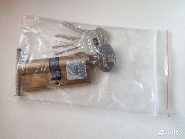 Цилиндровый механизм от дверного замка apecs