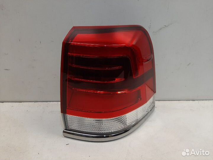 Фонарь задний правый Toyota Land Cruiser 200 2016