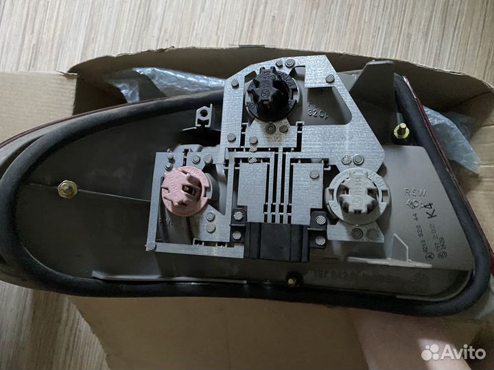 Фонарь задний Mercedes А210