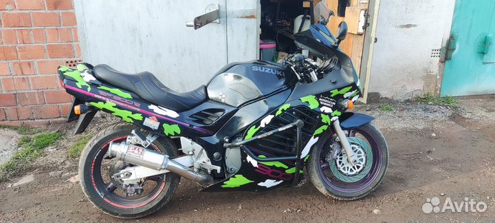 Suzuki RF 900