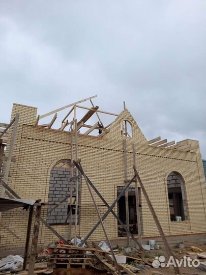 Бригада строителей