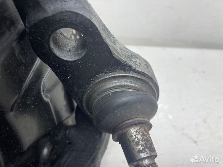 Кулак поворотный передний левый Mercedes-Benz E