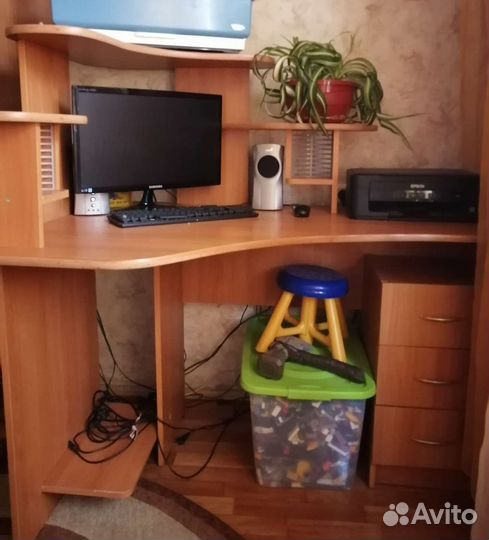 Компьютерный стол