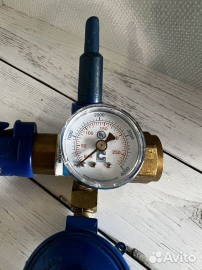 Насадка с манометром и двумя клапанами