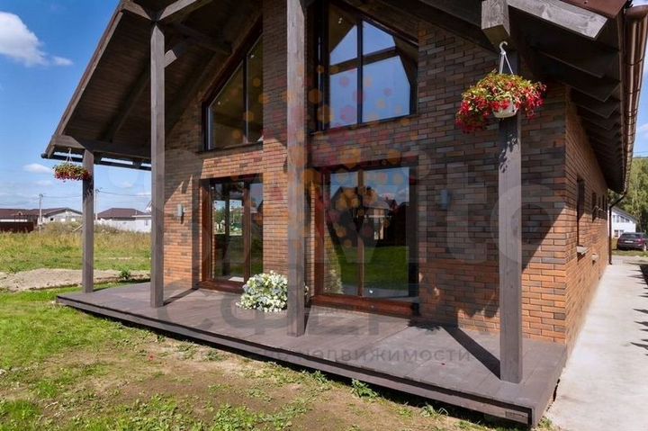 Коттедж 177,2 м² на участке 5 сот.