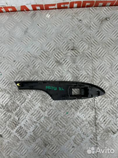 Накладка кнопки стеклоподъемника задняя левая Тойо