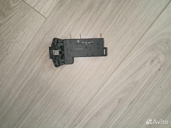 Замок люка Индезит Аристон C00057004