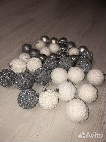 Елочные игрушки шары