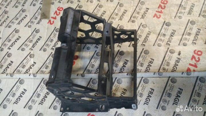 Рамка магнитолы Volkswagen Polo sedan 2011-2020