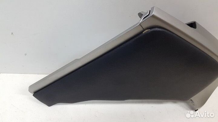 Обшивка салона передняя правая Toyota Land Cruiser