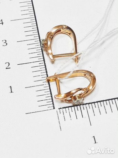 Золотые серьги с камнем