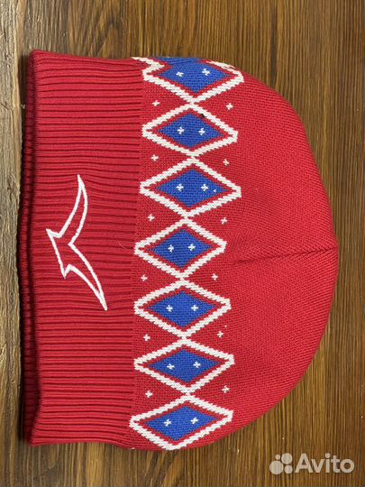 Зимняя вязаная шапка