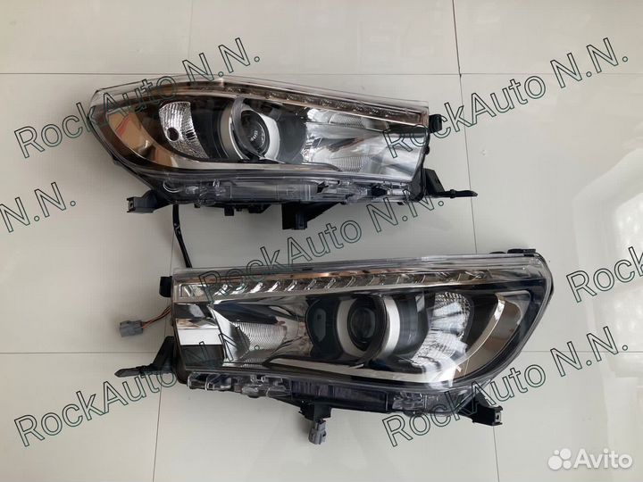 Фара (комплект) Toyota Hilux Revo (2015-2020)