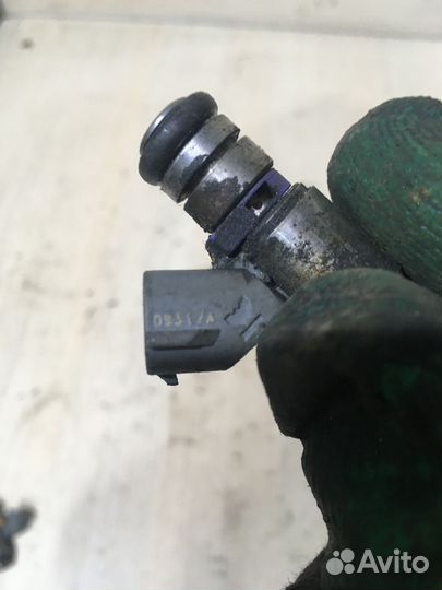 Форсунка топливная Фольксваген Гольф 4