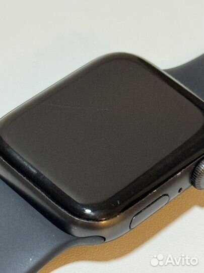 Смарт-часы Apple Watch SE 44mm Space Gray