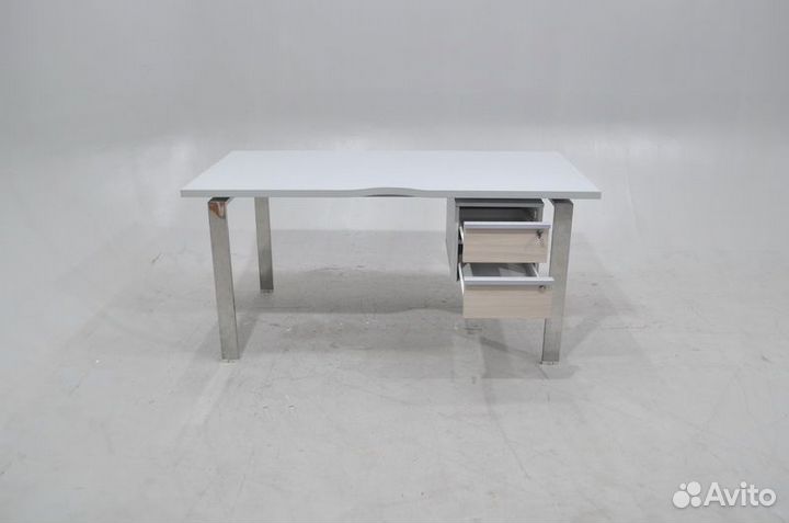 Письменный стол офисный