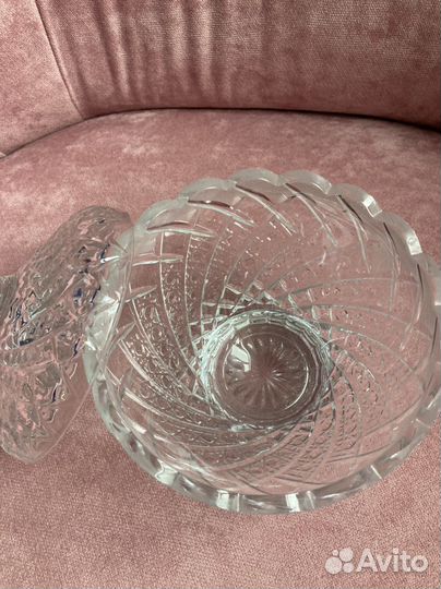 Хрустальная конфетница с крышкой