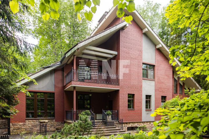 Дом 520 м² на участке 30,7 сот.