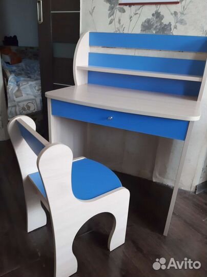 Детский стол со стулом