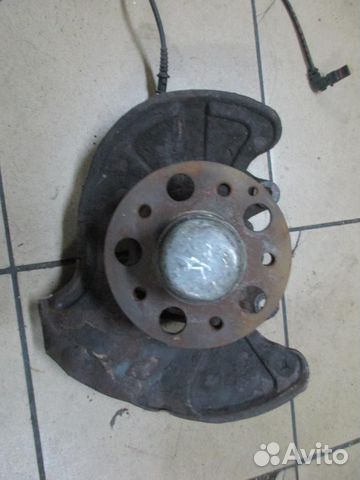 Кулак поворотный передний правый w209 CLK-class