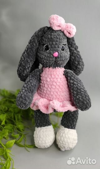 Большой плюшевый заяц. Зайка из плюша