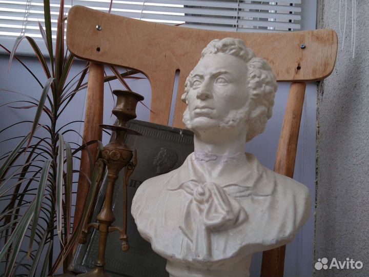 Бюст Пушкина