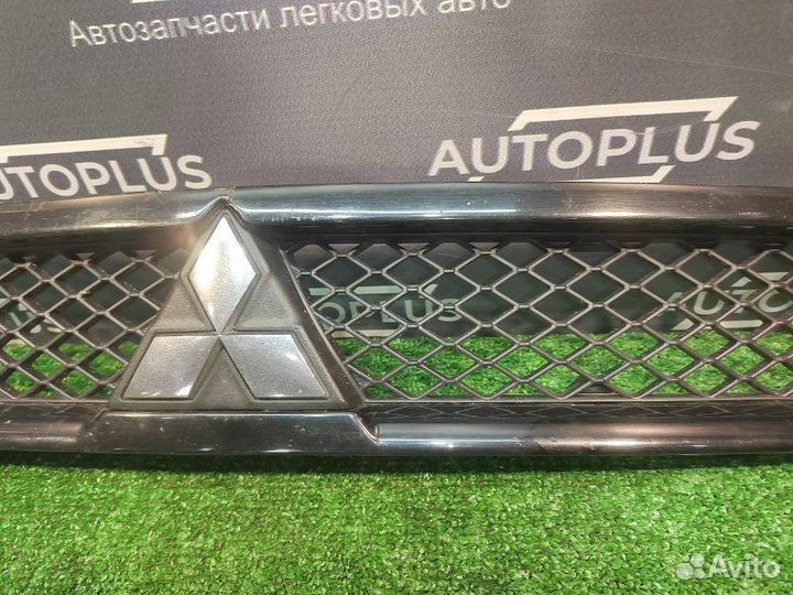 Решетка радиатора Mitsubishi Lancer X седан 1.8