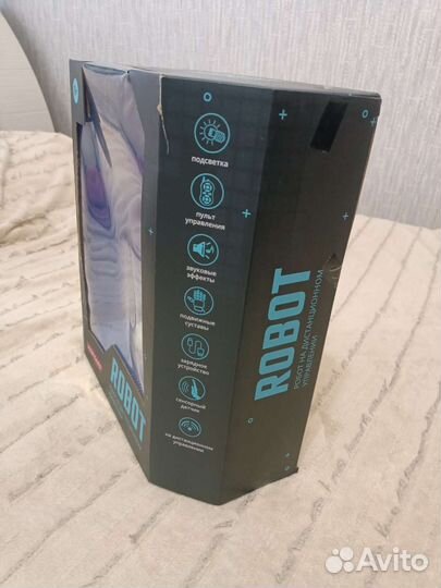 Игрушка робот с пультом