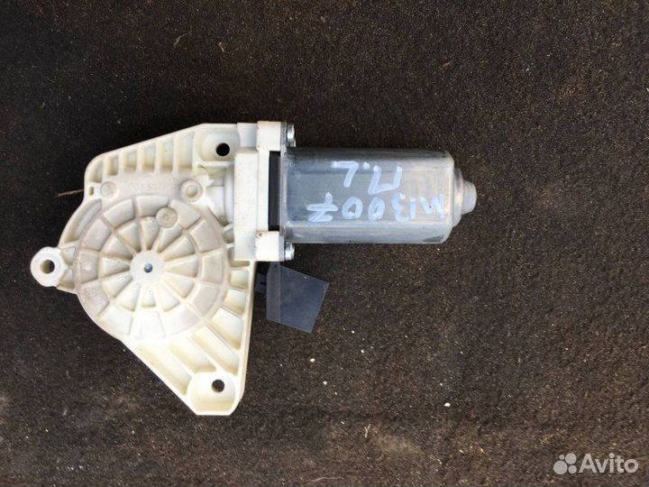 Моторчик стеклоподъемника передний Mercedes-Benz