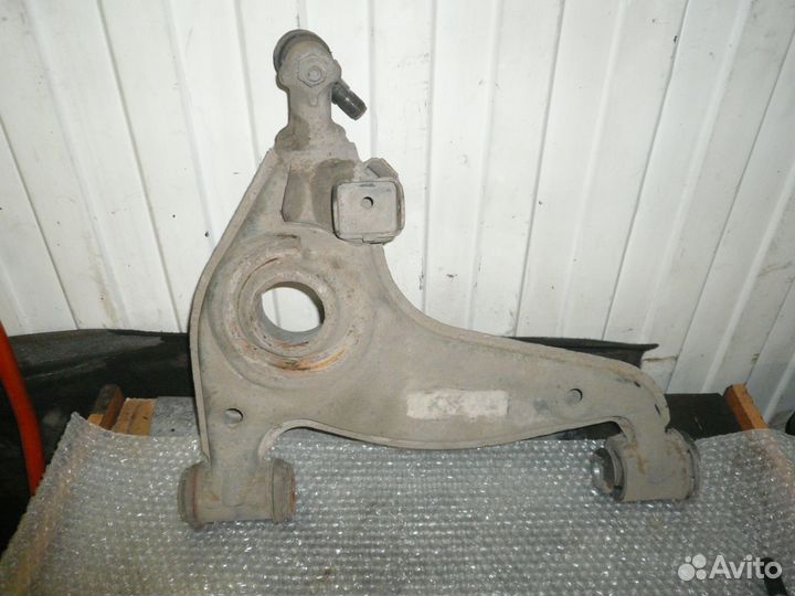 Рычаг нижний правый для мерседес 140 A1403307107