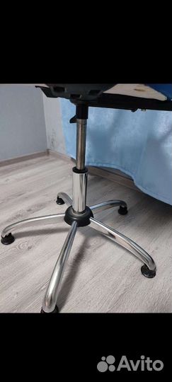 Парикмахерское кресло