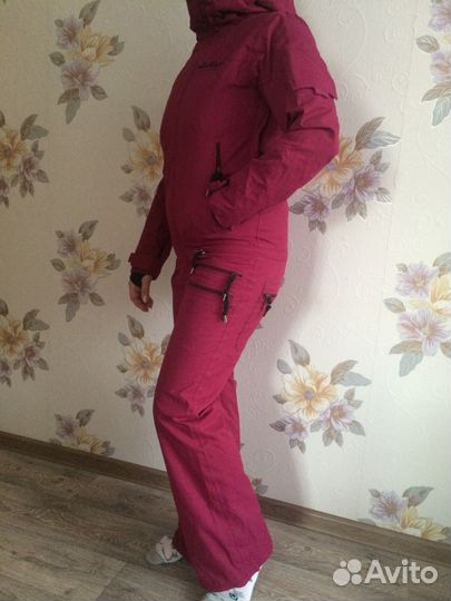 Сноубордический комбинезон