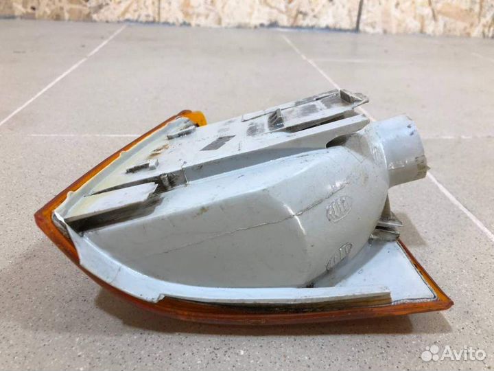 Указатель поворота левый желтый Audi 100 C4 1991-1