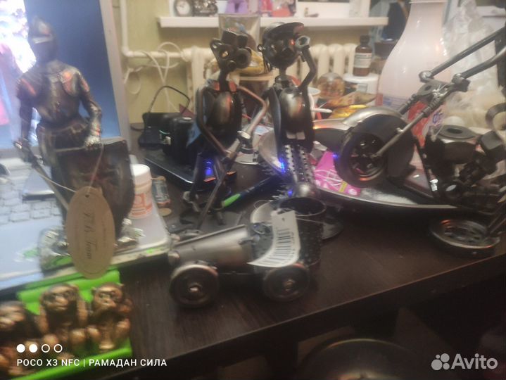 Сувениры любые есть