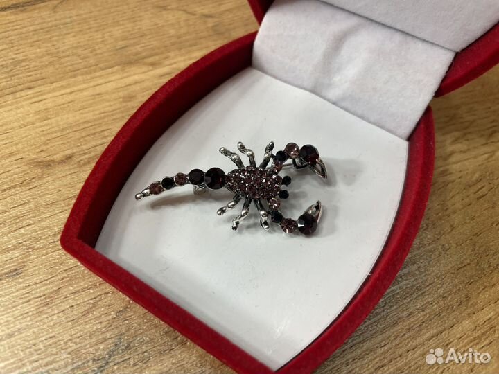 Брошь скорпион