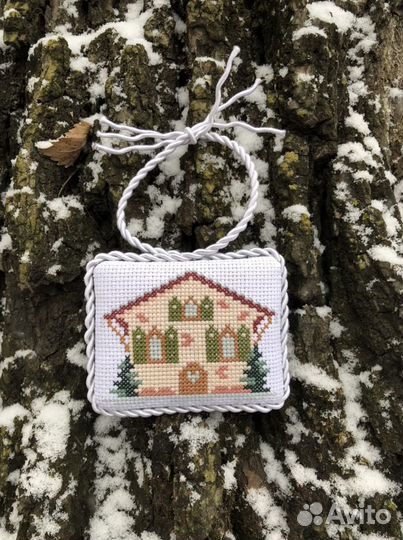 Елочная игрушка «Новогодний домик»