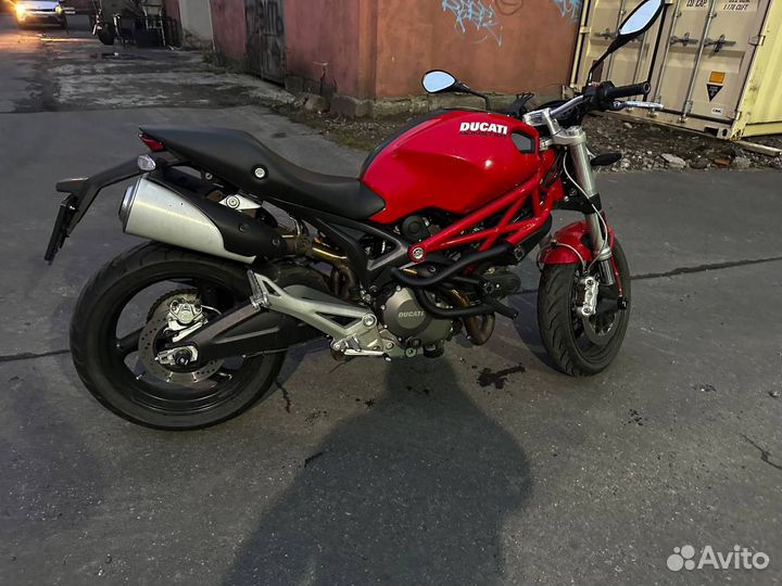 Ducati monster 696