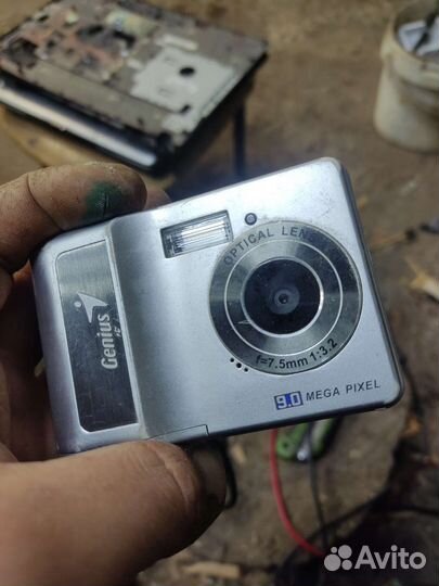 Компактный фотоаппарат genius